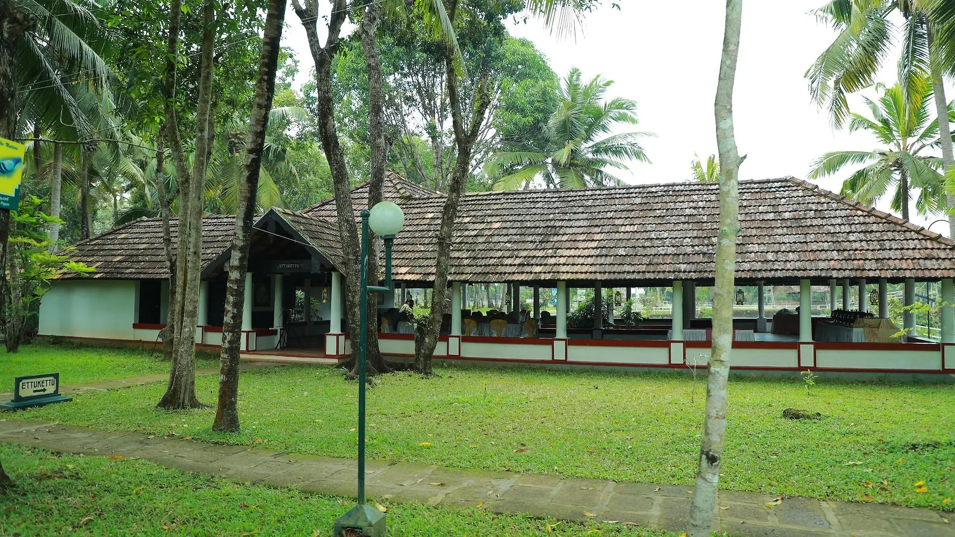 The Windsor Castle Otel Kottayam 4*,