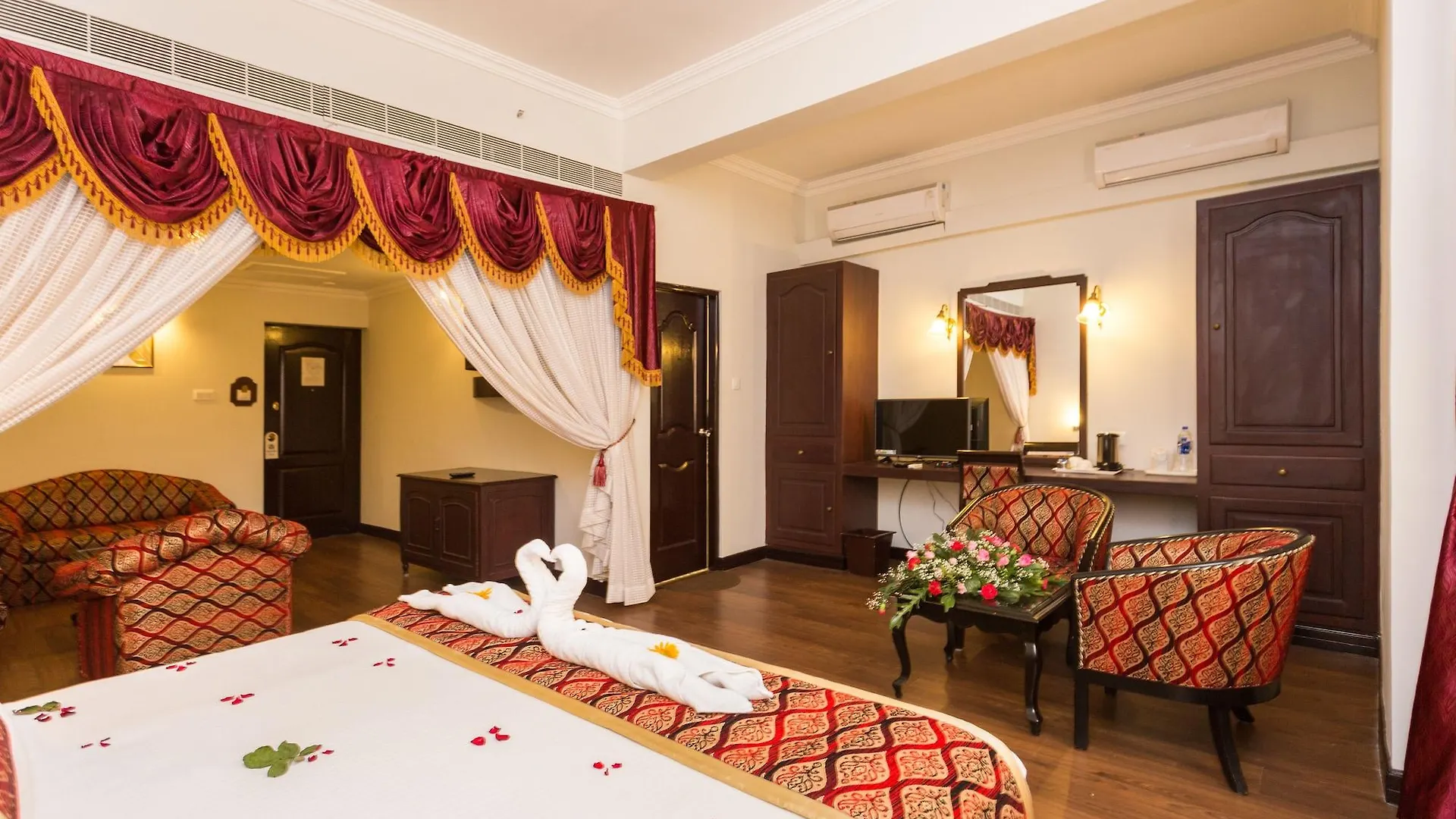 The Windsor Castle Otel Kottayam