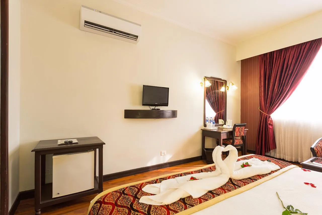 The Windsor Castle Otel Kottayam